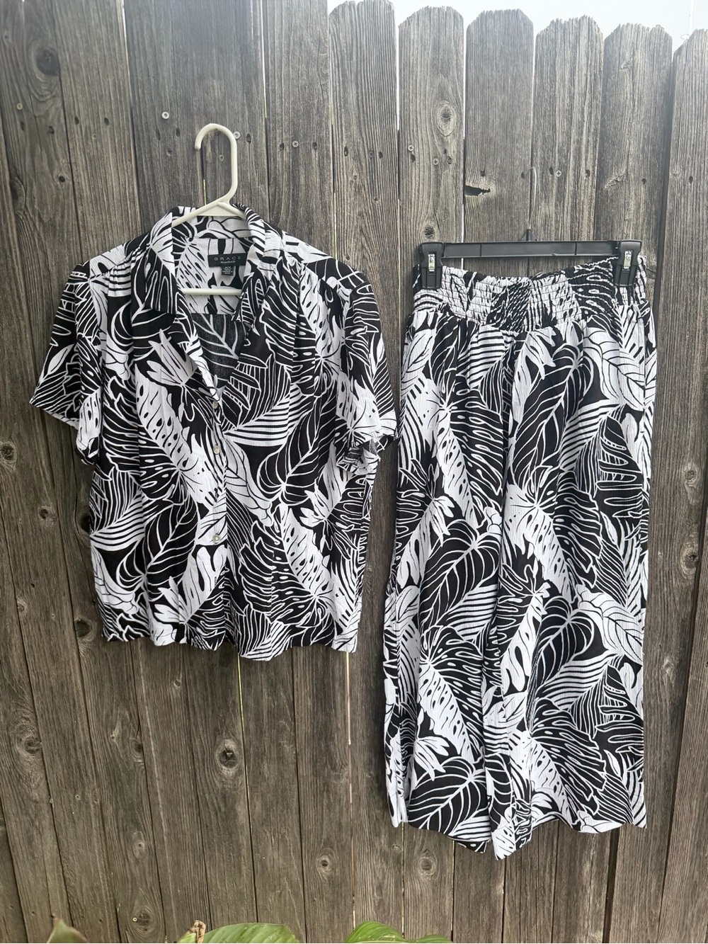 Grace Tropical Pant Shirt Set Sz M Black and White Leaf Print New